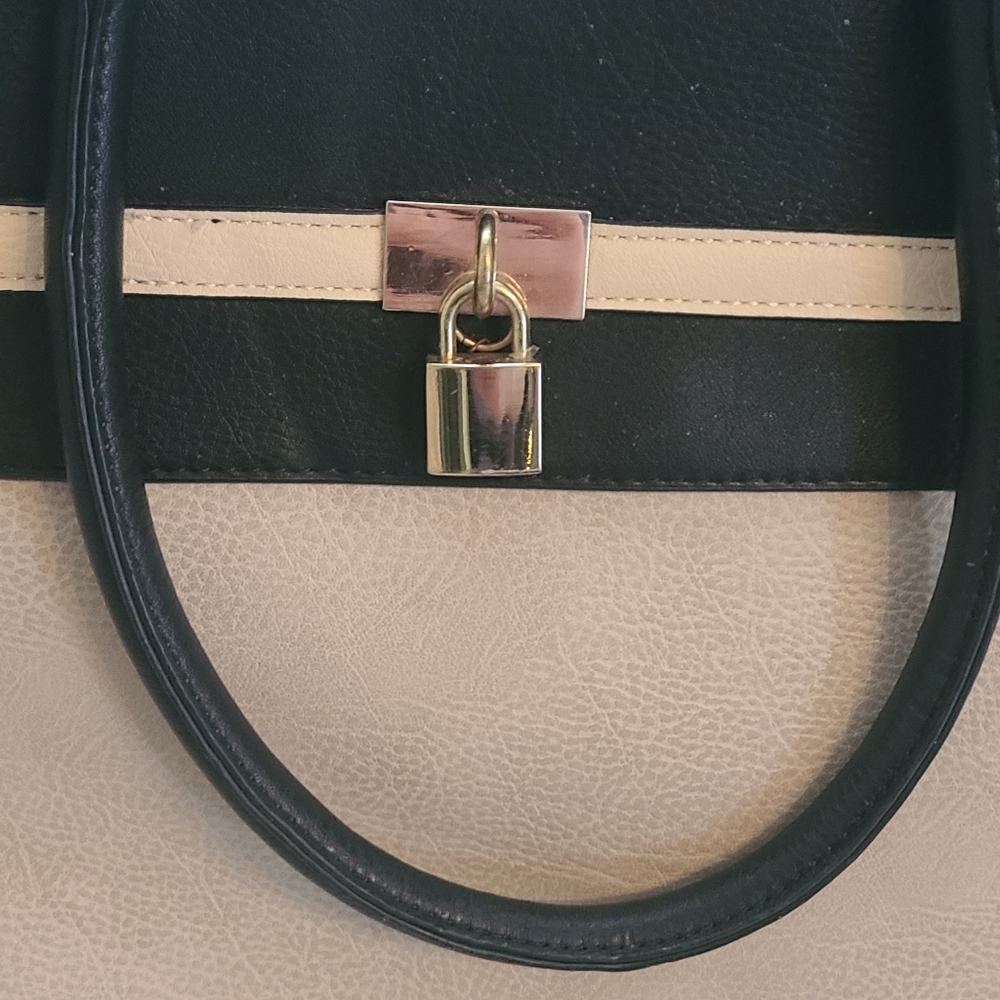 Call it Spring Purse - Picture 2 of 9